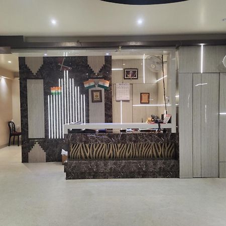 Hotel Sanjay Galaxy,Kanpur Ngoại thất bức ảnh