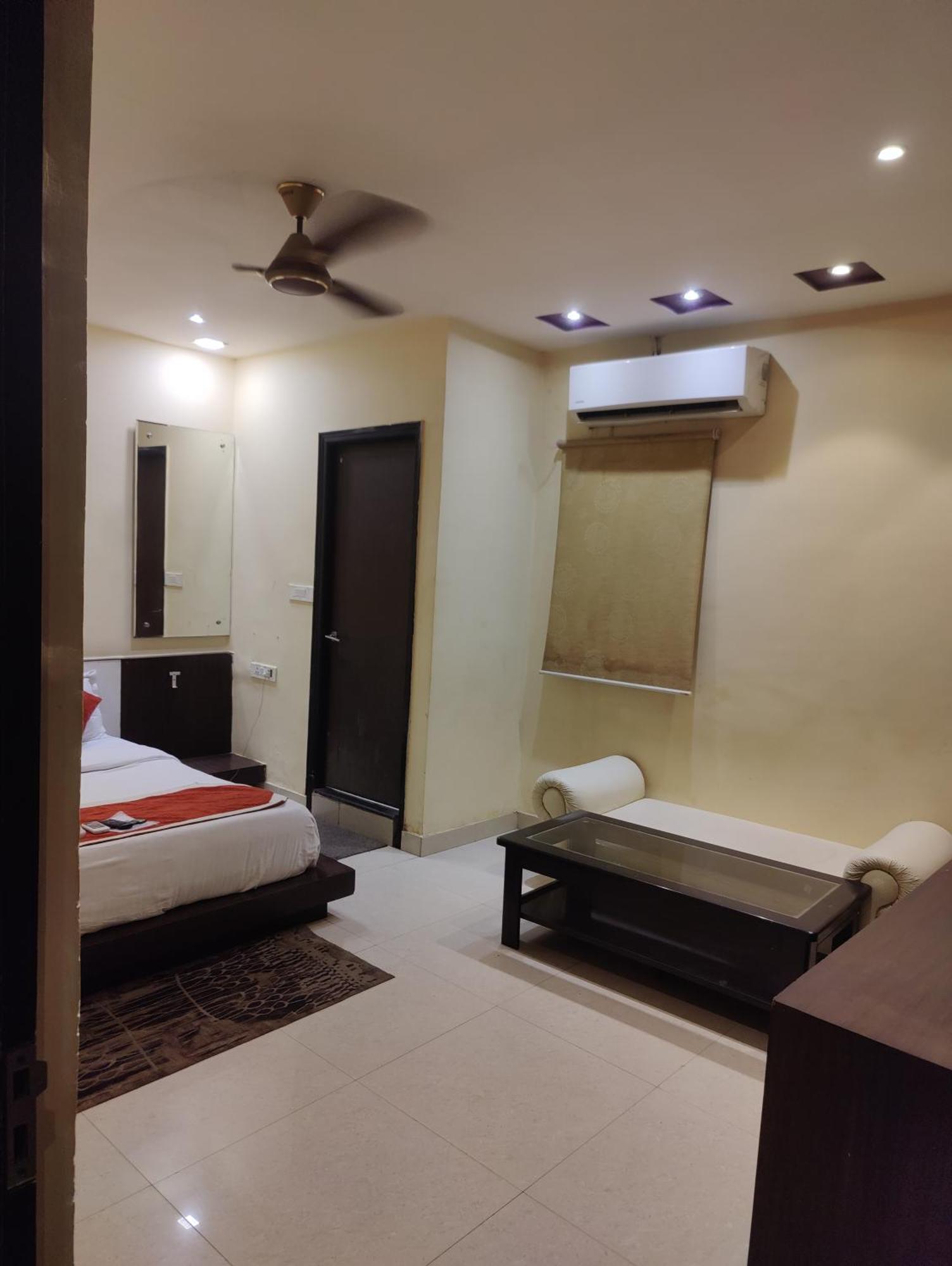 Hotel Sanjay Galaxy,Kanpur Ngoại thất bức ảnh