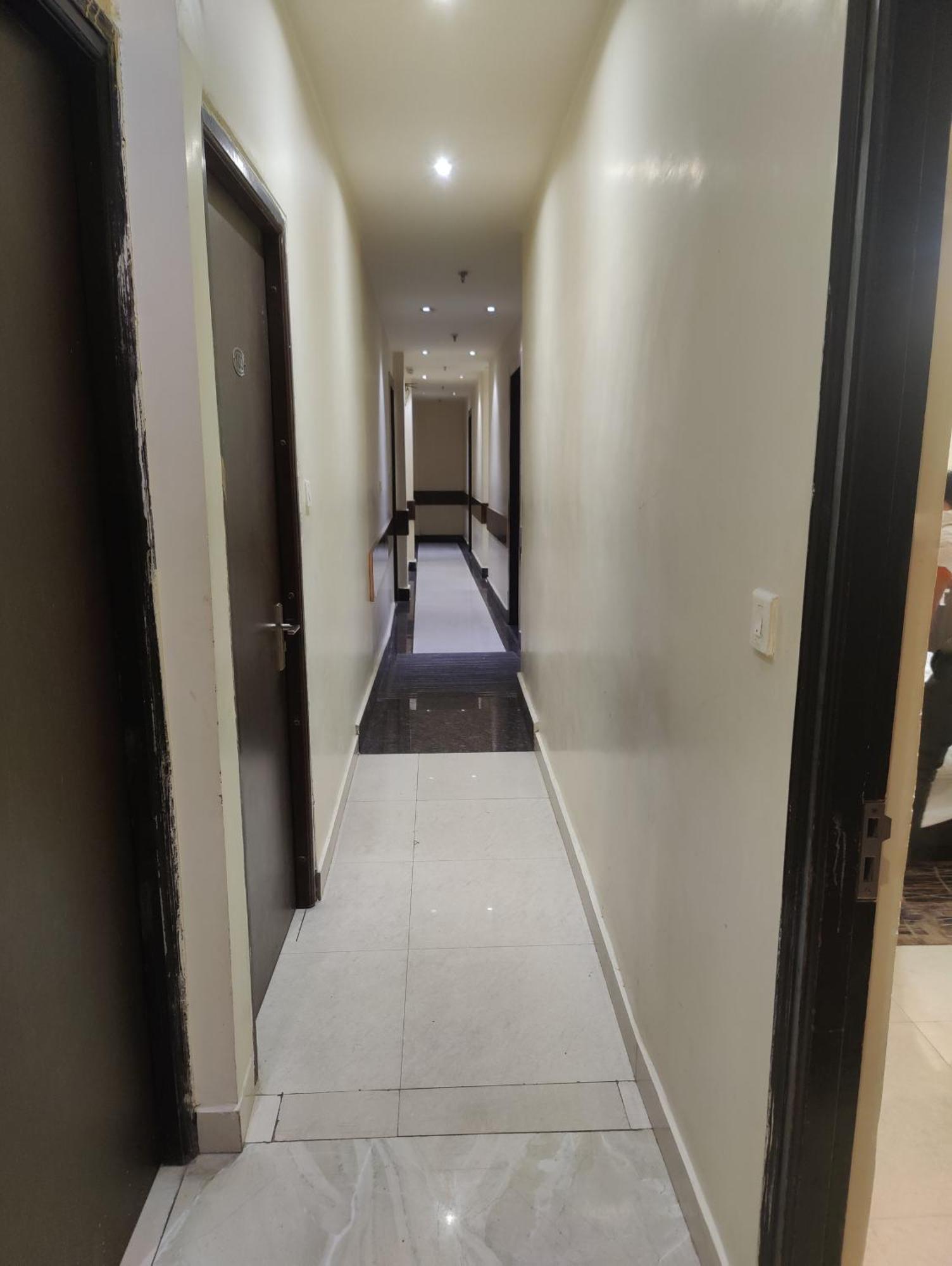 Hotel Sanjay Galaxy,Kanpur Ngoại thất bức ảnh