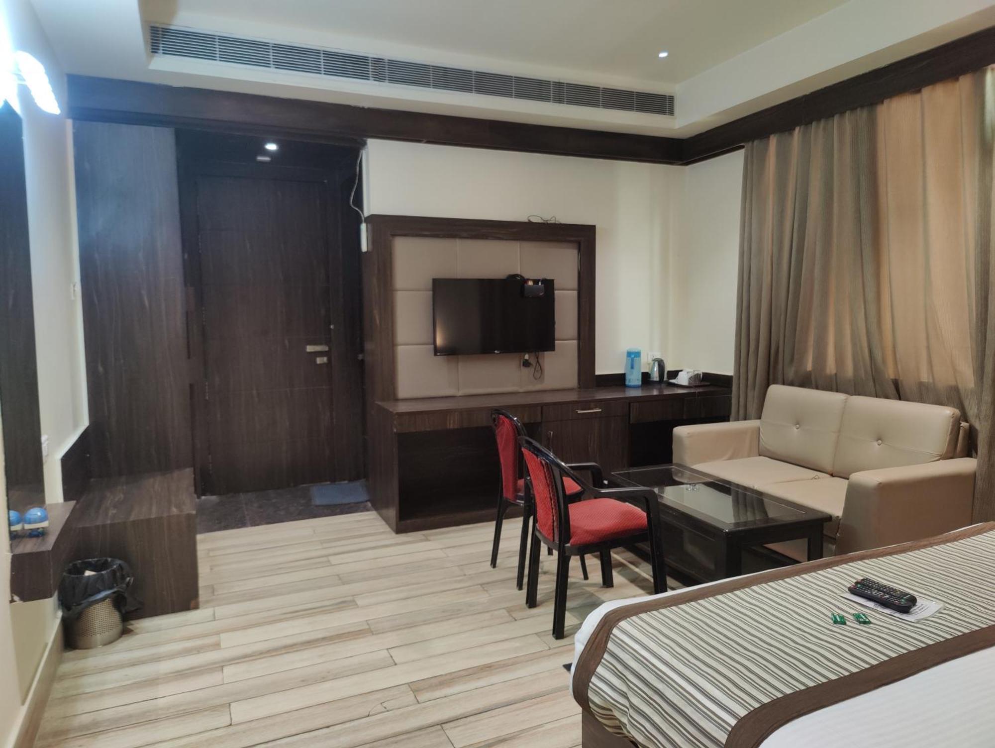 Hotel Sanjay Galaxy,Kanpur Ngoại thất bức ảnh