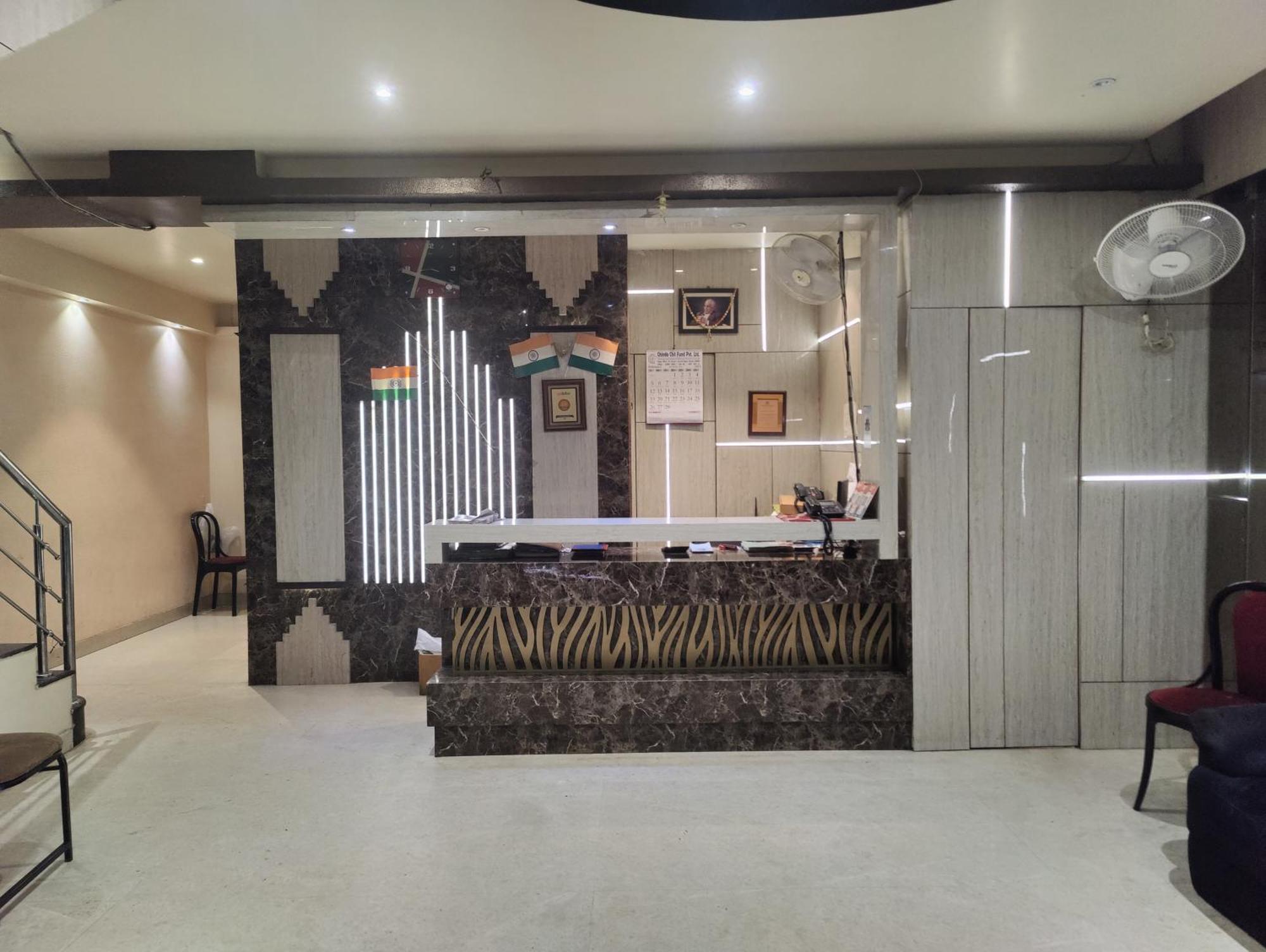 Hotel Sanjay Galaxy,Kanpur Ngoại thất bức ảnh