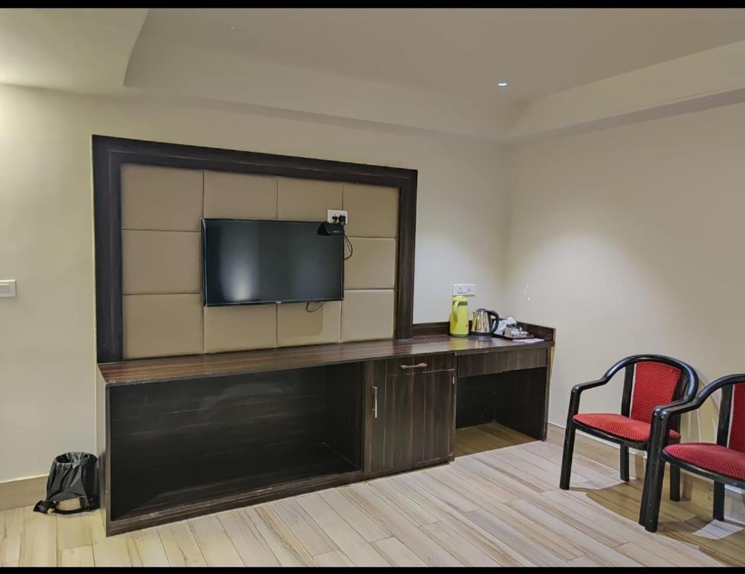 Hotel Sanjay Galaxy,Kanpur Ngoại thất bức ảnh