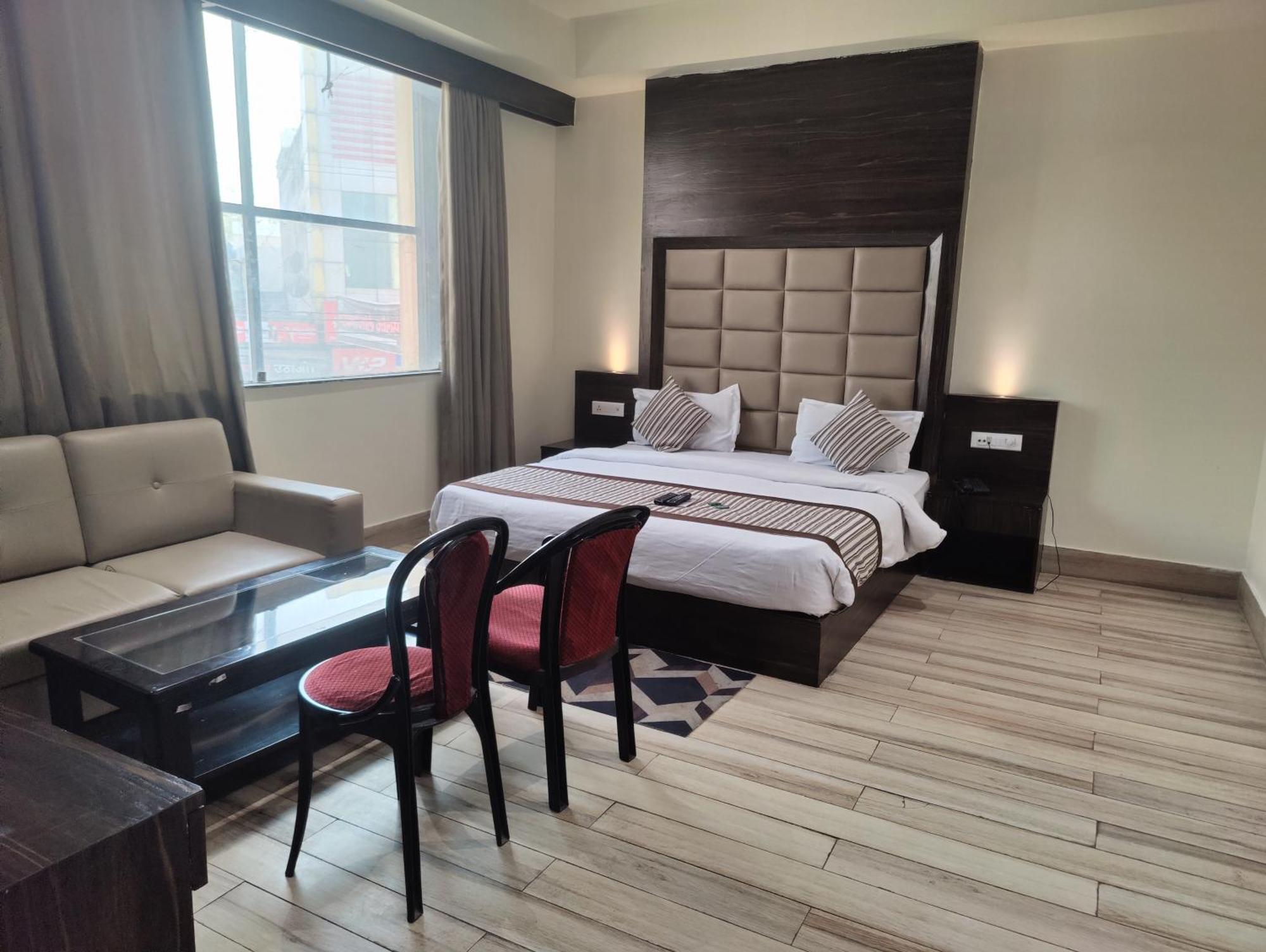 Hotel Sanjay Galaxy,Kanpur Ngoại thất bức ảnh