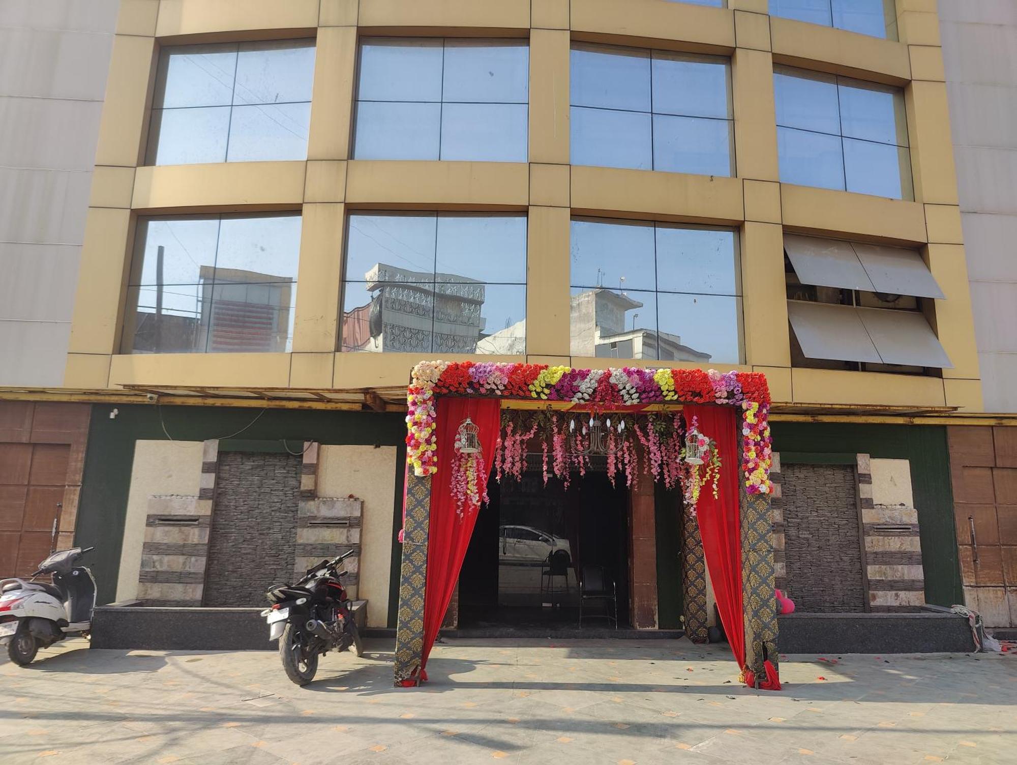 Hotel Sanjay Galaxy,Kanpur Ngoại thất bức ảnh