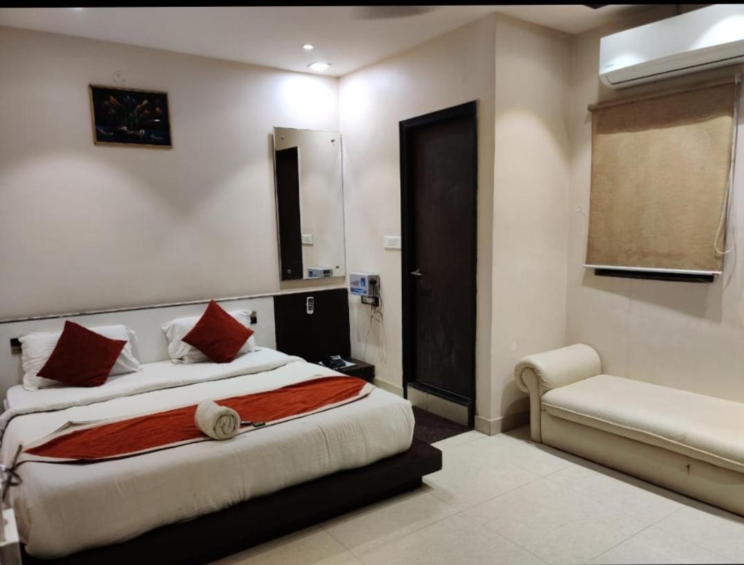 Hotel Sanjay Galaxy,Kanpur Ngoại thất bức ảnh